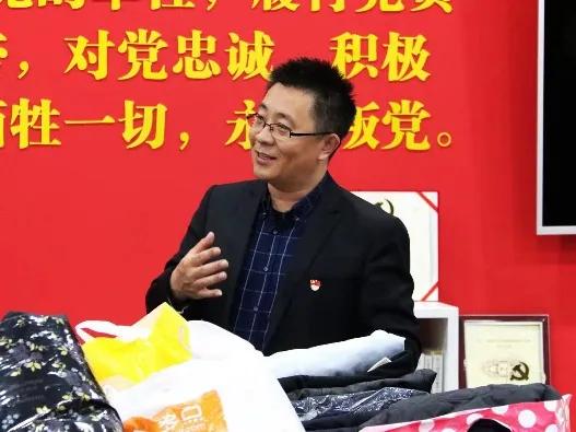 党旗在飘扬榜样在身边,党旗在基层一线高高飘扬感想