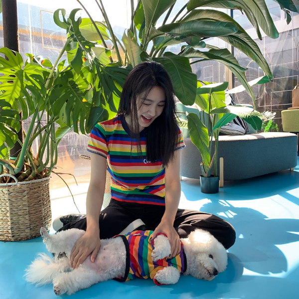 李菲儿照片白衣,李菲儿穿白色简约t恤