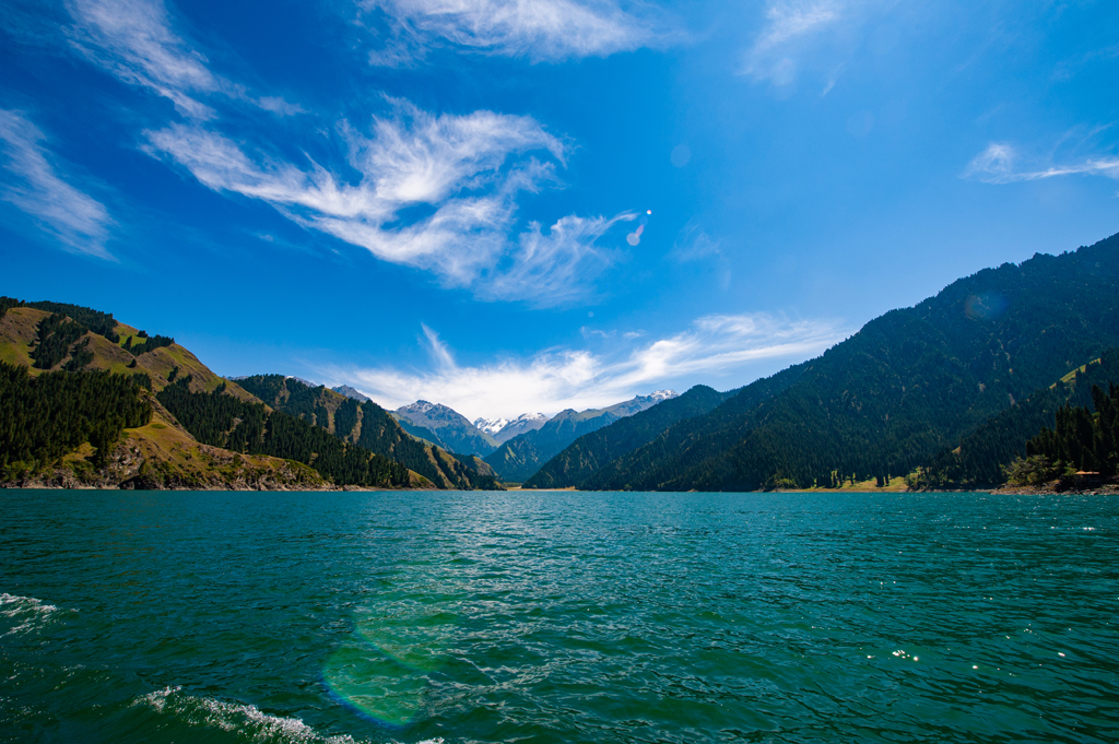 天山天池是古冰山运动形成的结果.天池也被称为“瑶池”