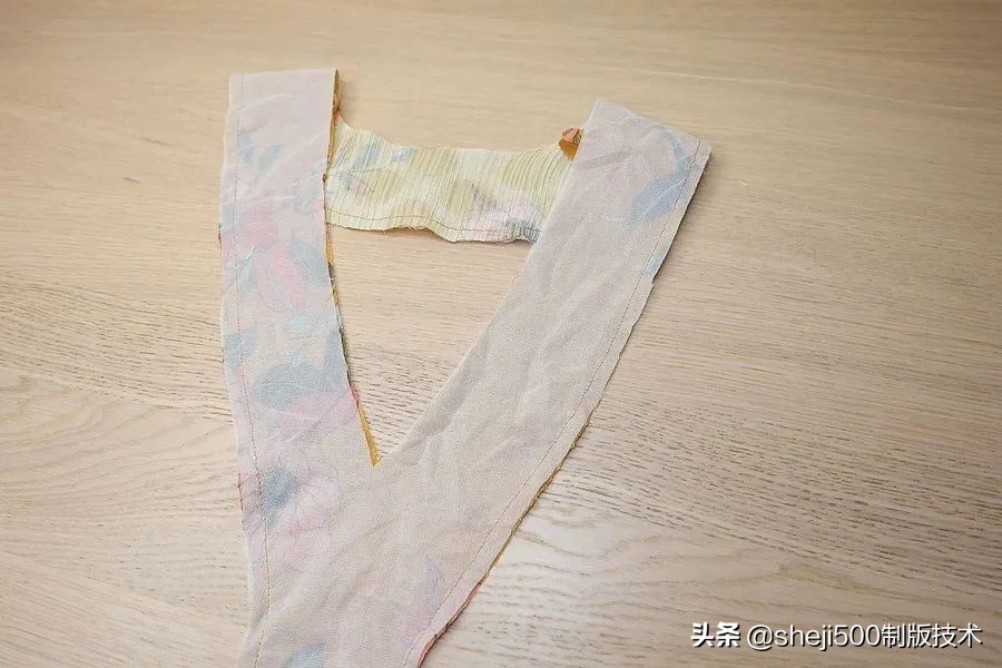 v领雪纺连衣裙领口大了怎么办,雪纺连衣裙领口大了怎么改小窍门