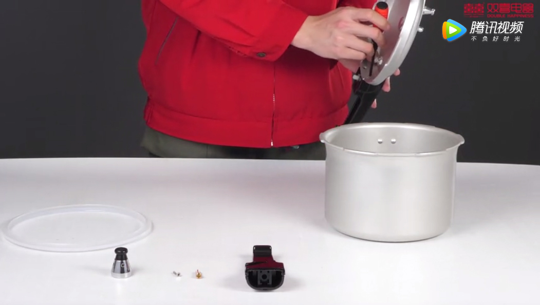 压力锅手柄松了怎么弄紧,压力锅手柄气阀怎么安装