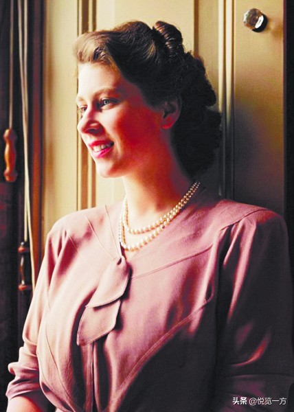 安吉丽娜朱莉与凯特温斯莱特,英女王见英王太后要行礼吗