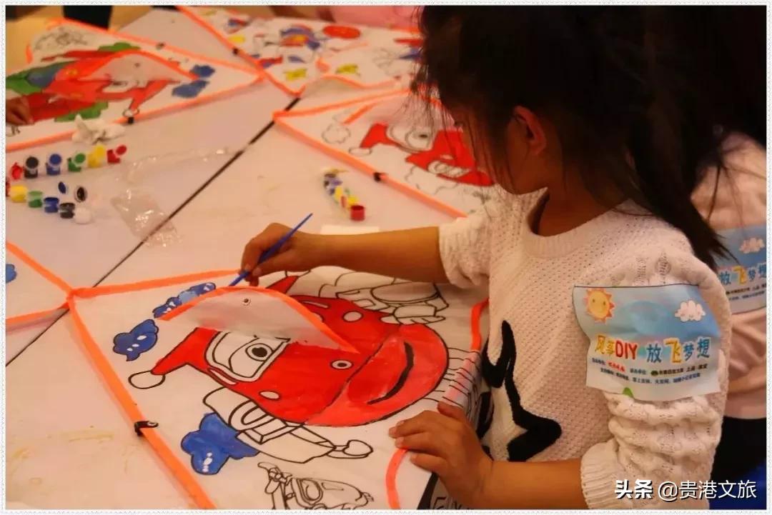 全家人一起欢欢喜喜过大年,所有人一起跨年狂欢