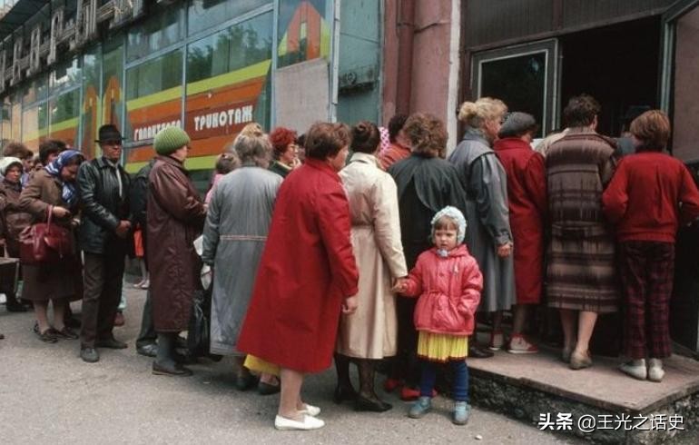 和德国纳粹不共戴天的俄罗斯，为什么有“光头纳粹”?