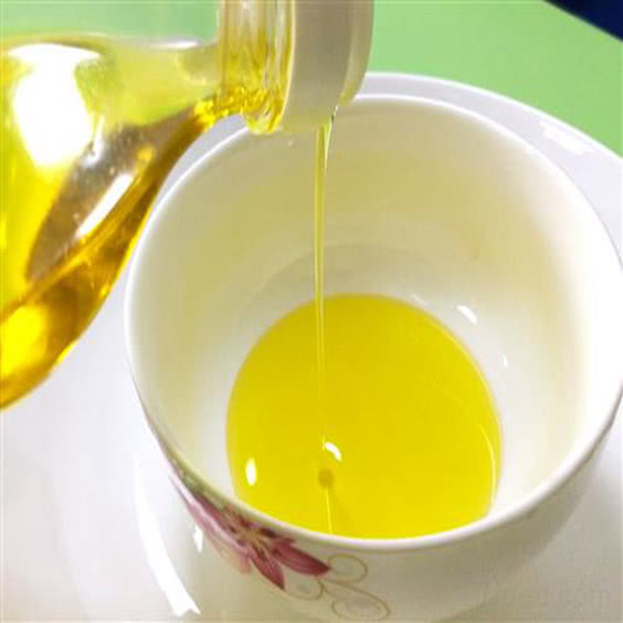 仓鼠粘到粘鼠板了怎么办,仓鼠被粘鼠板黏住了怎么去胶