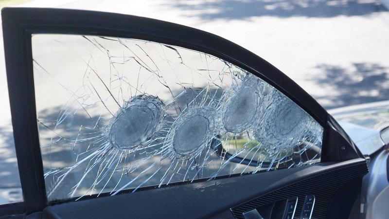 既防弹又豪华的越野车,防丧尸高科技装甲车