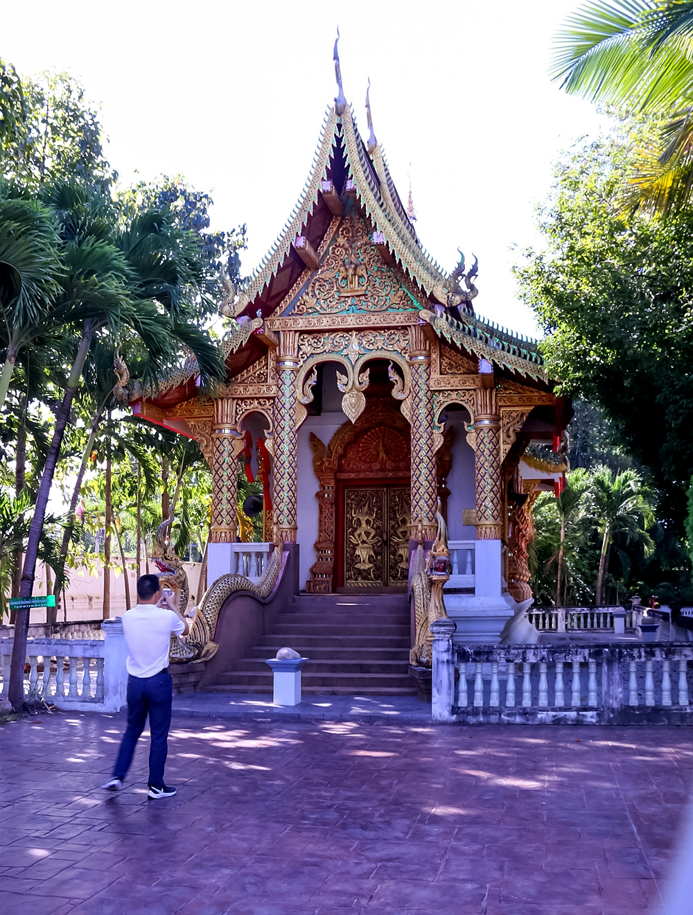 拜了佛许了愿要还吗,拜了四面佛没变化