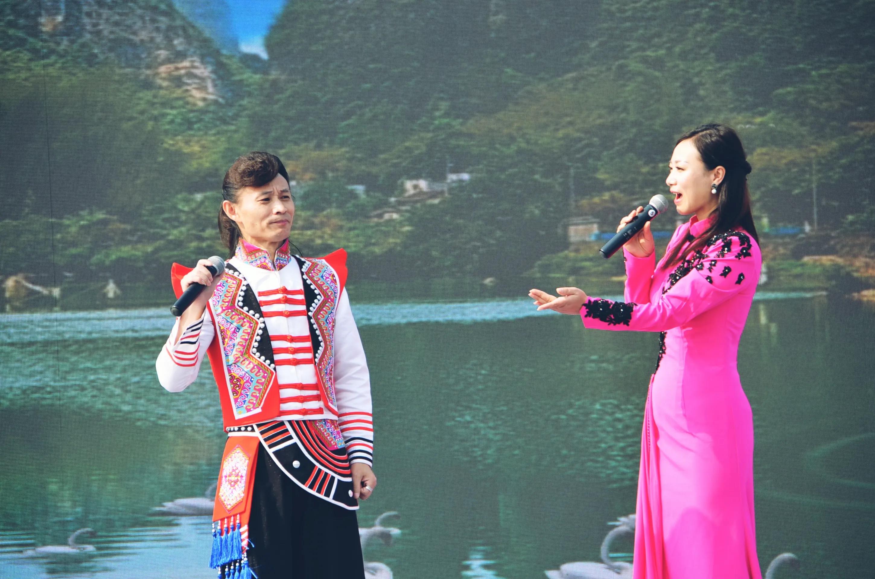 歌手开嗓的奇葩方式:徐小凤喝辣椒油、谭咏麟喝冰水、王爱华喝酒