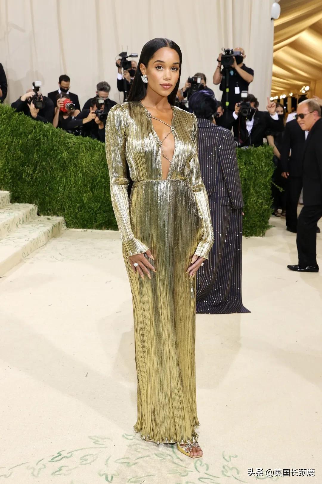 卡戴珊化身摄魂怪、碧梨赛白雪公主...今年METGALA妖魔鬼怪再出洞