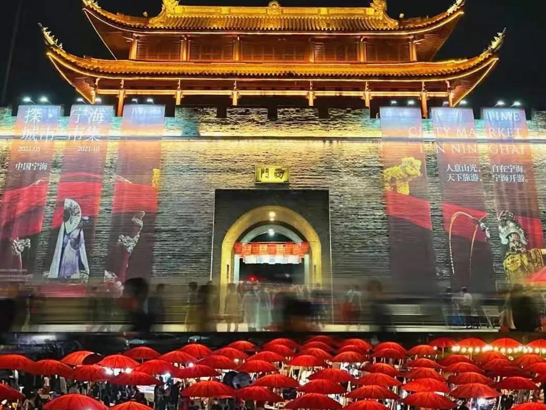 和奥运冠军杨倩合影,杨倩家乡观看奥运会