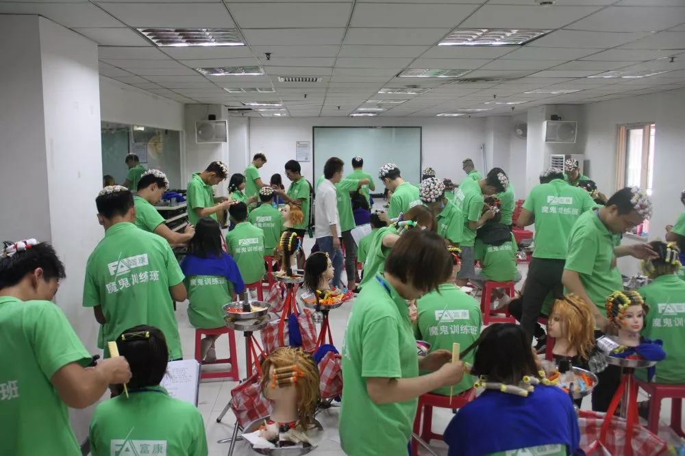 青千万,零基础学美发培训最好学多久