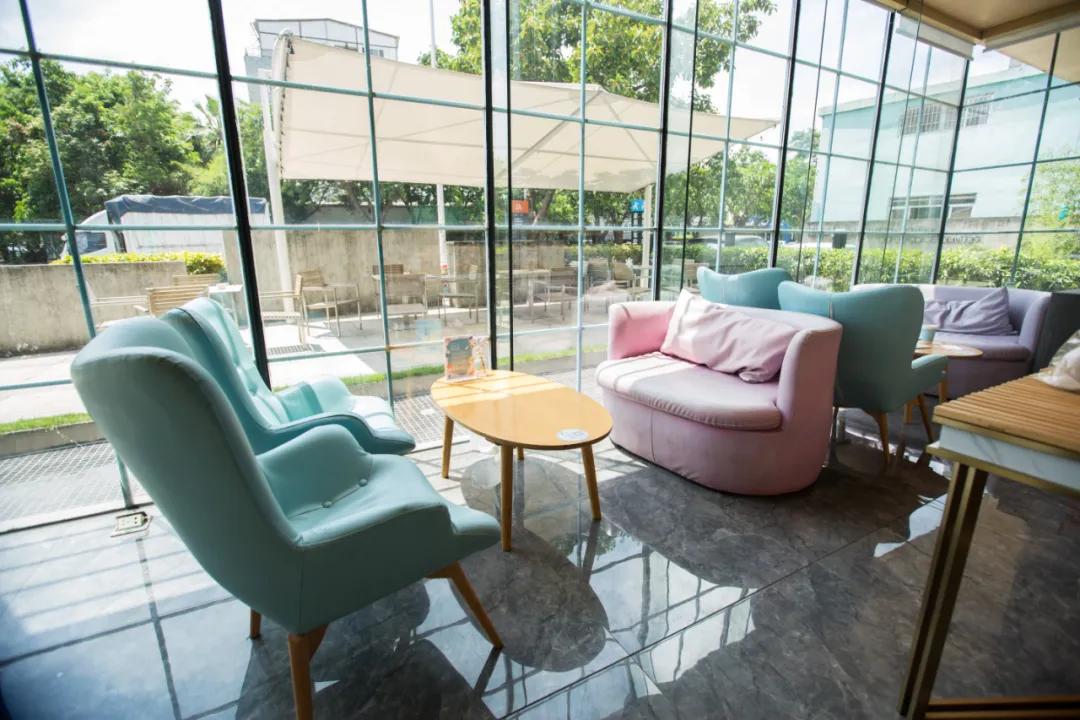 「椒霸霸×1CAKE」联名来啦！只要28.9元，和爱宠共享悠然午后