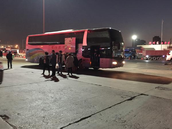 无安检，每天上百乘客发全国，高速服务区成黑大巴倒客集散地？