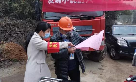 爸爸抱抱我原视频,爸爸抱抱我前奏