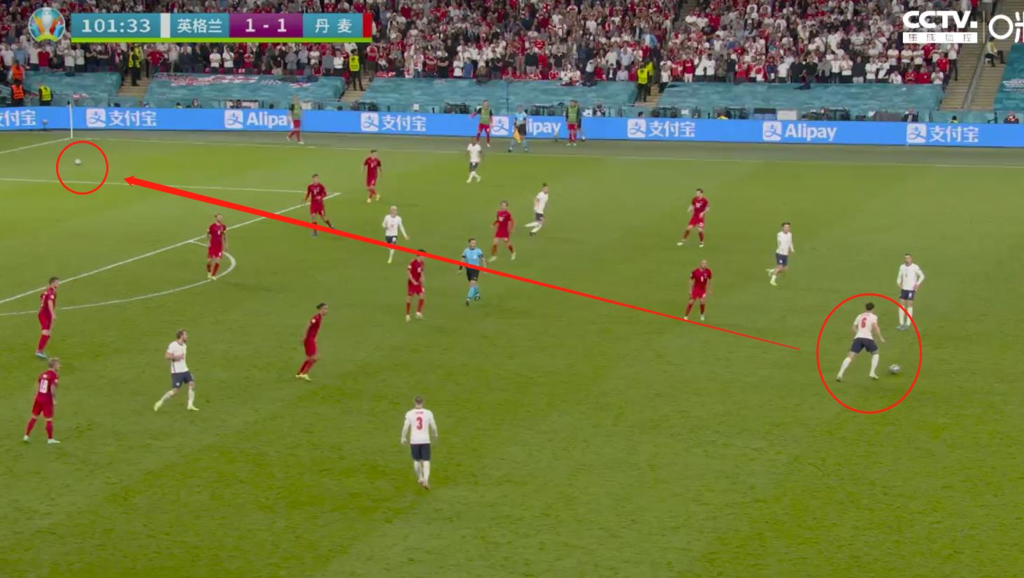 裁判巨大失误！斯特林造点瞬间，场上出现2个足球，丹麦队被黑了