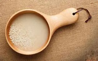 淘米水洗脸真的会变白吗知乎,长期用淘米水洗脸的人可以变白吗