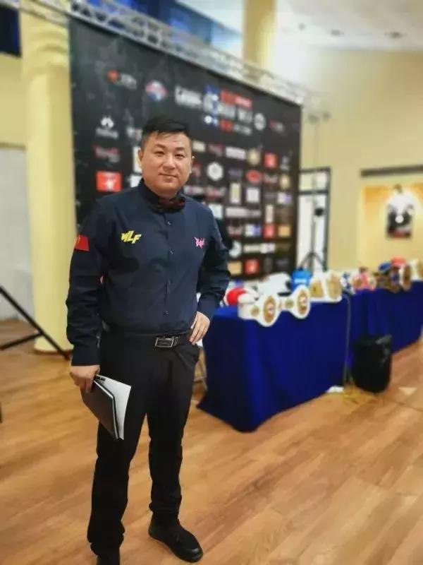 他就是中国知名搏击裁判牛槽旺