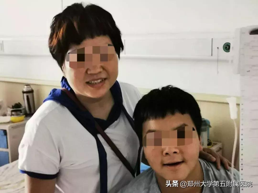 初中生胃疼怎么办,14岁胃疼吐血怎么回事