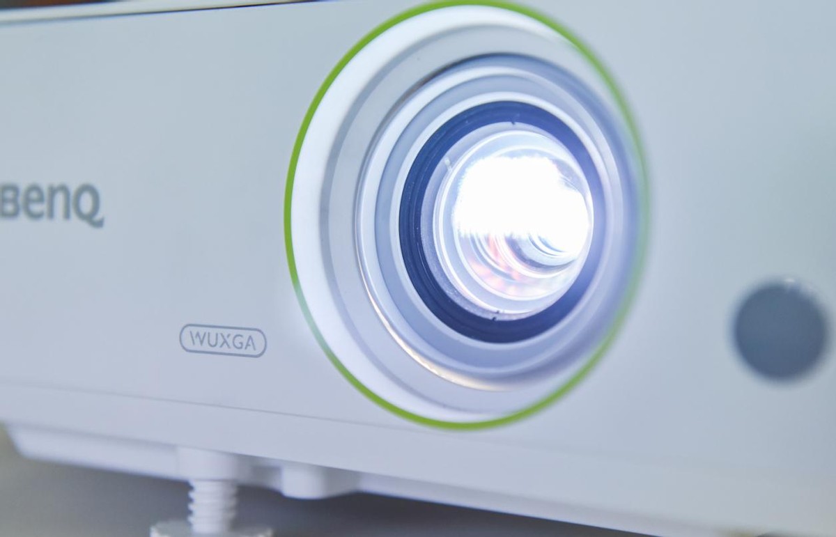 明基e592投影仪配什么幕布,明基e562投影仪