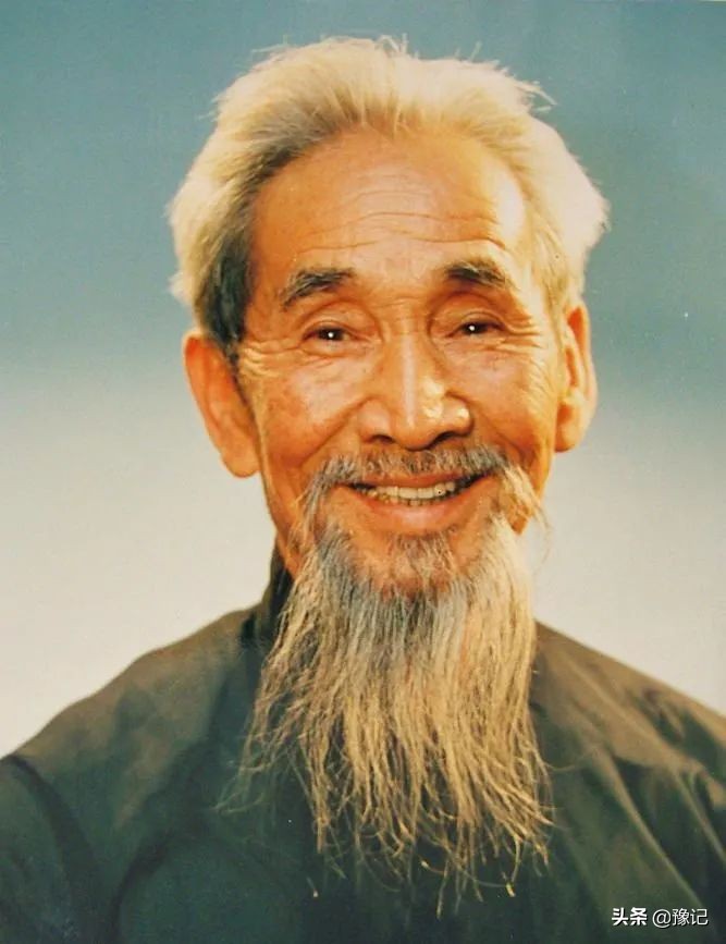 篮球场上小个子球员,篮球场上的矮子