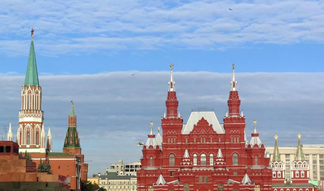 青藤：俄罗斯面面观（随笔）