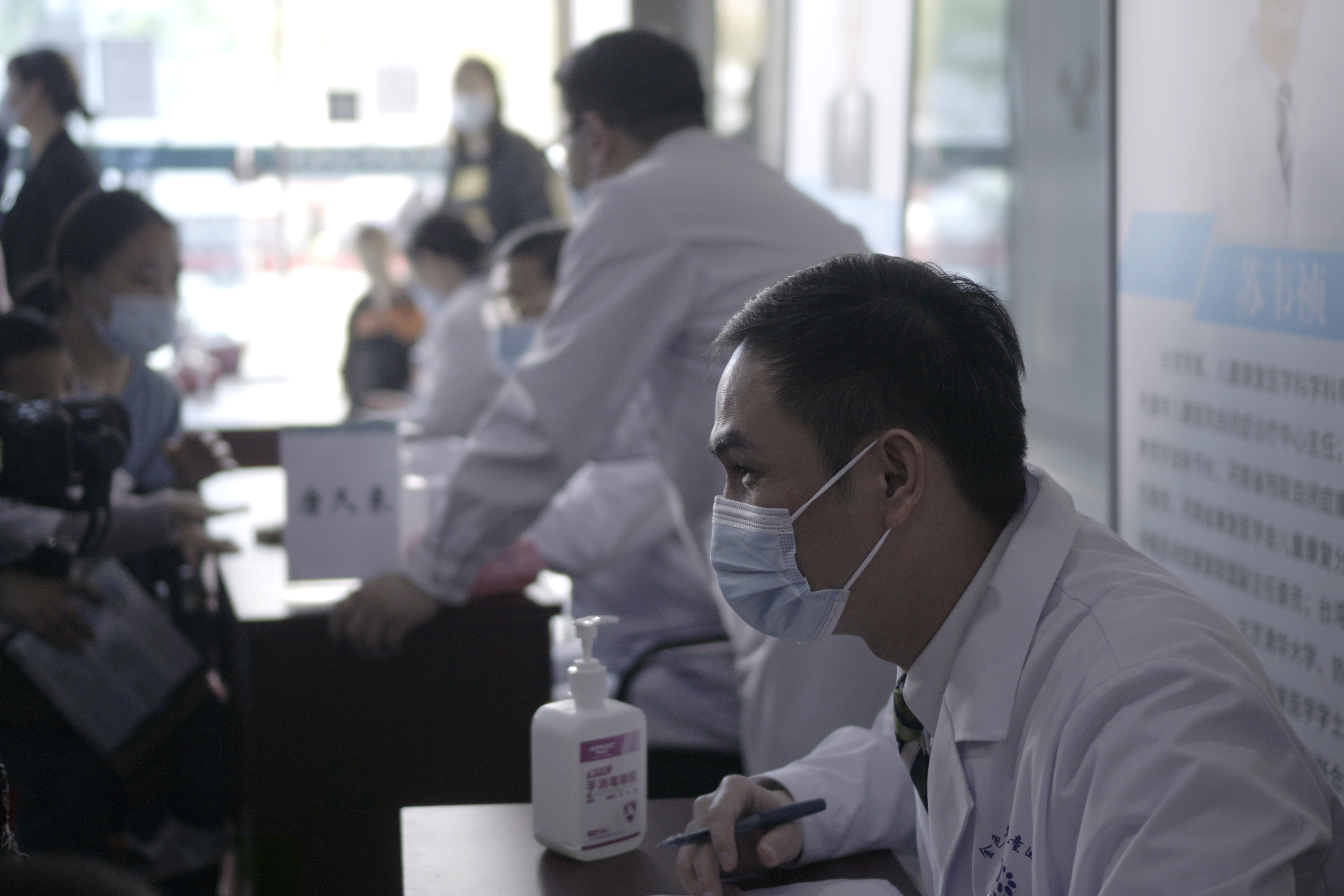 守护自闭症儿童用爱点亮孤独的心,关爱残疾人让爱充满人间