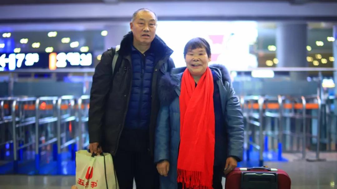 春运路上的幸福,高铁上的春运流动的年俗年味