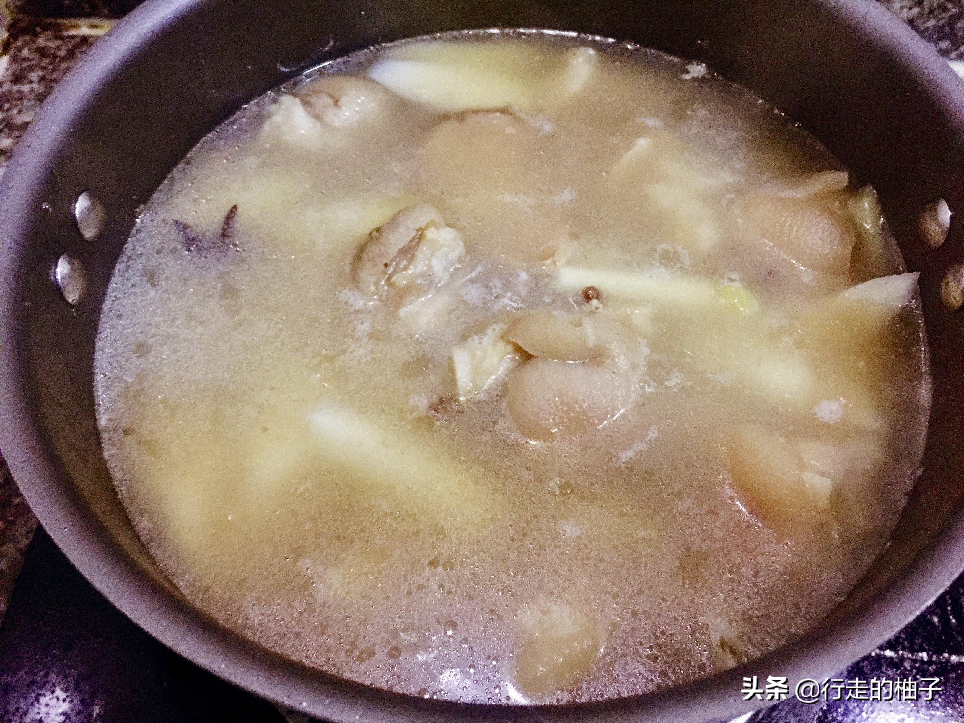 山药猪蹄玉米汤,淮山玉米猪蹄汤的做法视频