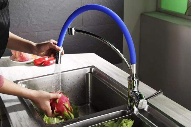 玻璃胶用久了有黑点怎么处理,玻璃胶用久了发霉怎么办