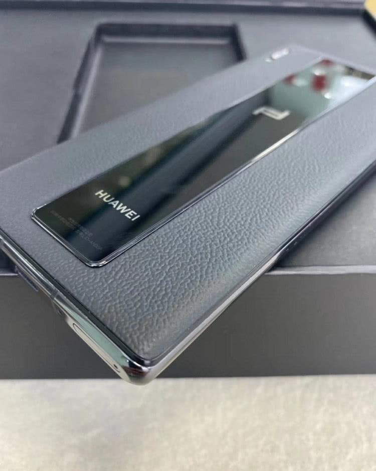 这就是1万3的华为手机？打开包装那一刻，一股土豪气息扑面而来