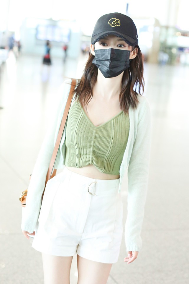 李沁最新穿衣搭配,李沁的穿搭类型是什么风格