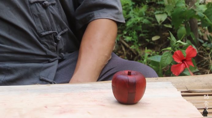 大爷造鲁班凳,60岁中国大爷徒手做鲁班凳