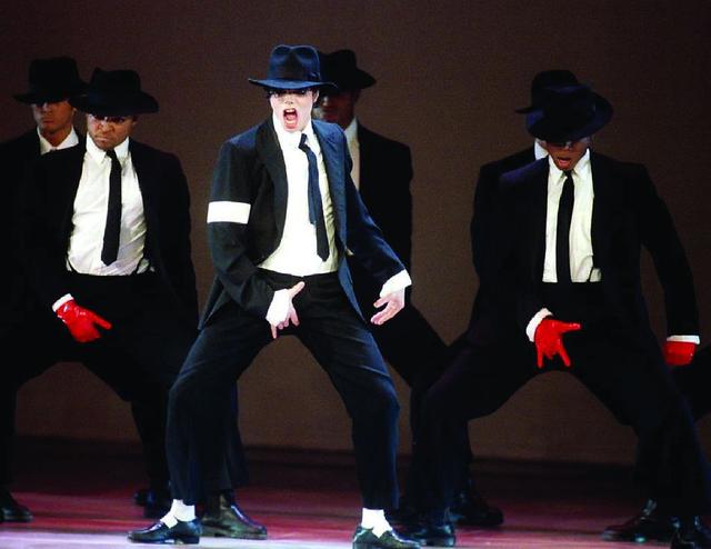 很像迈克尔杰克逊的小男孩,永远的孩童迈克尔杰克逊