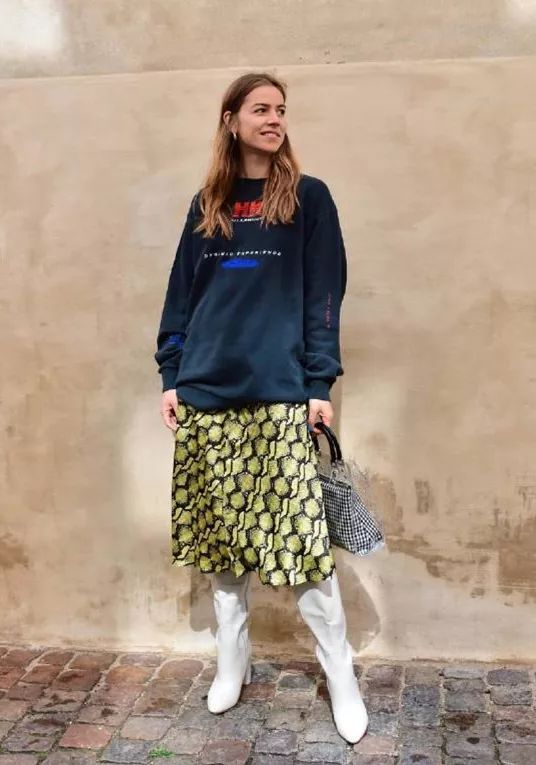 毛衣和卫衣哪个时尚一点好,卫衣与毛衣哪款好看