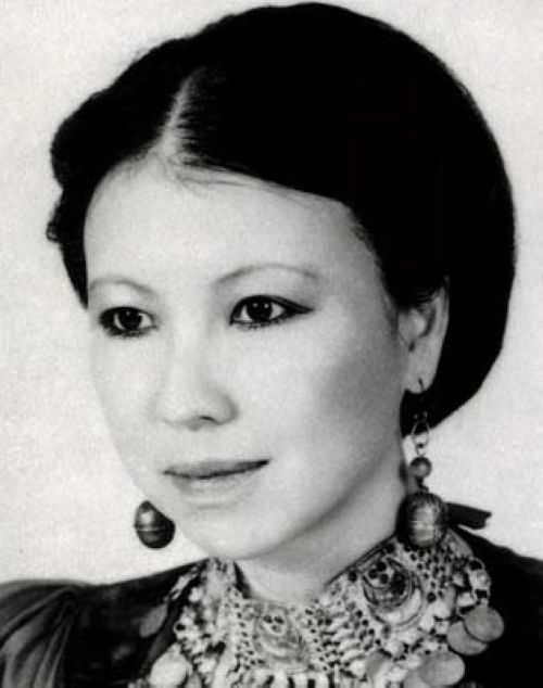 一杯沧海梦里花——三毛《梦里花落知多少》的细腻柔情