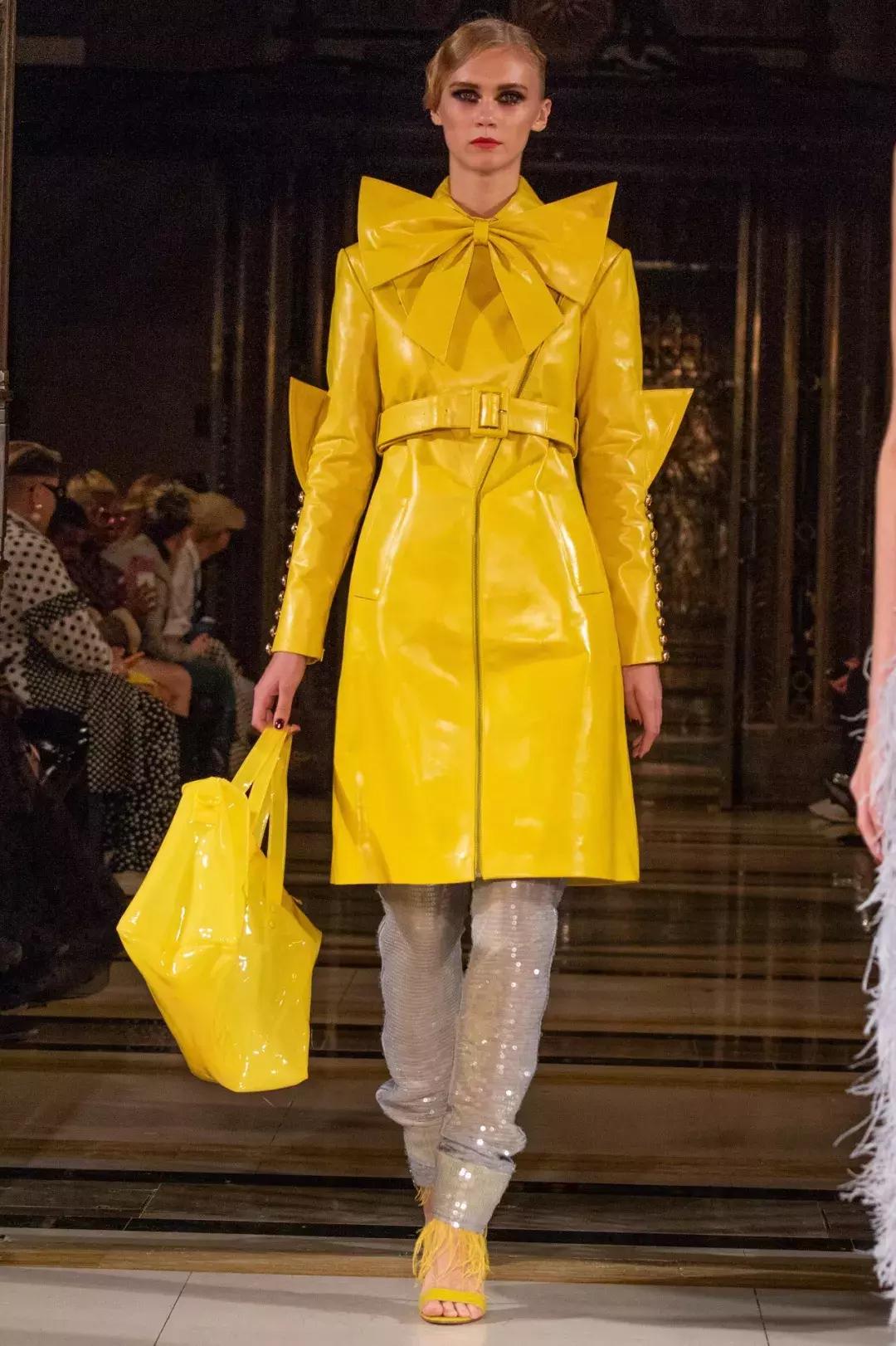 今年爆款皮毛一体女装,高档红色皮毛一体女装新款