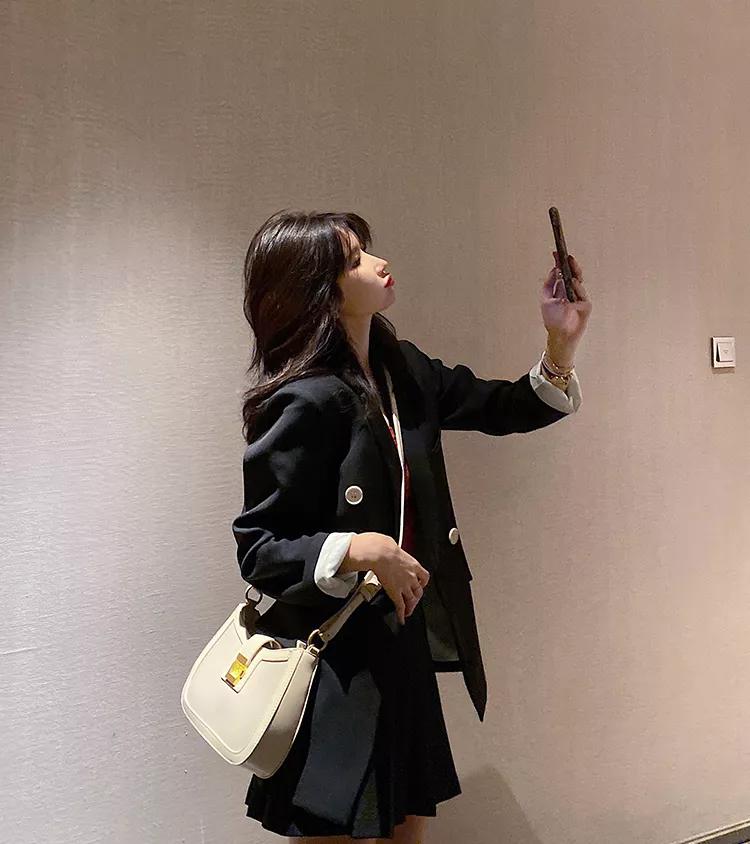 韩系欧尼风衣外套,韩国欧尼黑色大衣搭配