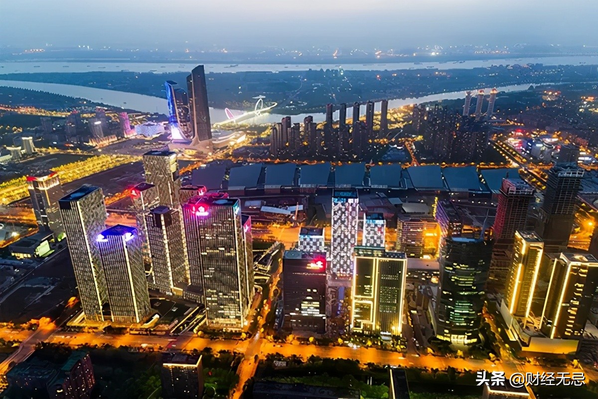 “增长冠军”南京,背后有“金鱼嘴”金融之力