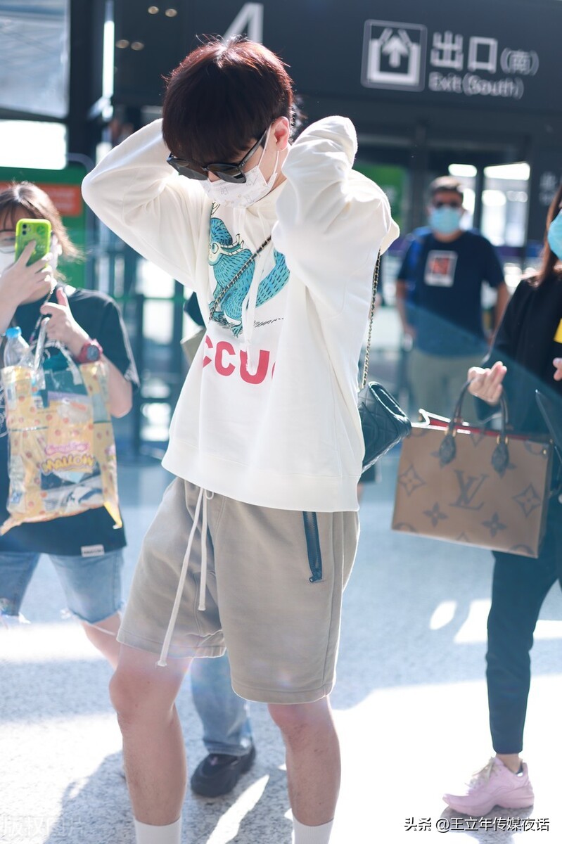 汪苏泷弗斯特专辑销量,汪苏泷微微一笑很倾城领奖现场