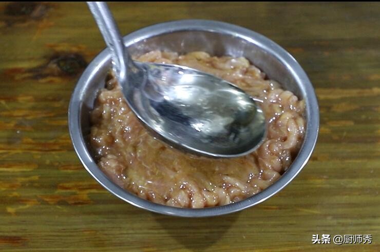 如何让炒肉丝变得细嫩,青椒炒肉丝怎么做光滑细嫩又好吃