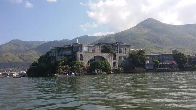 杨丽萍洱海月亮宫拆了吗,杨丽萍在洱海的别墅拆了吗