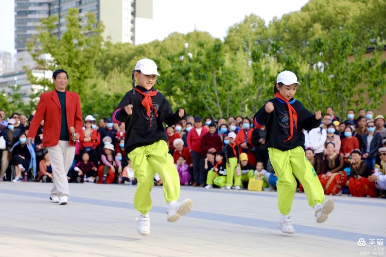 洛阳牡丹广场新疆舞视频,洛阳牡丹广场爵士舞