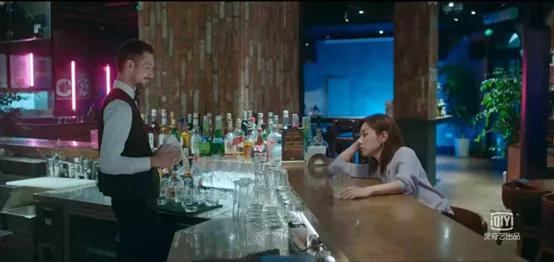 未成年女孩当众裸舞：养女儿最大的错误，就是把她养得太乖