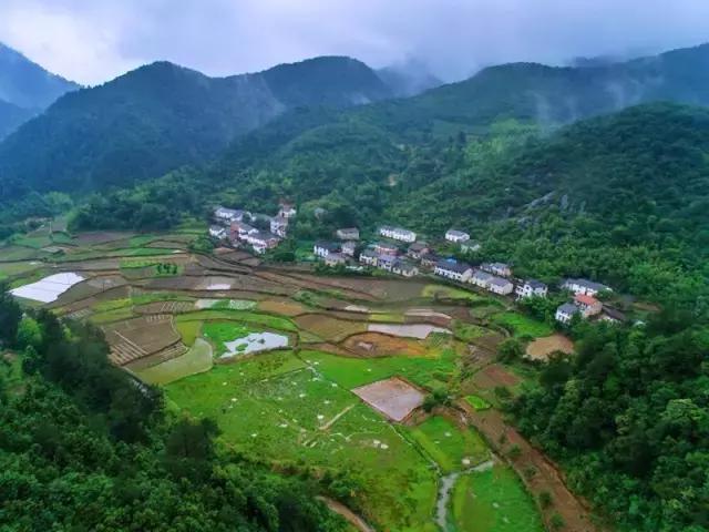 藏在山间民宿,藏在山里小民宿