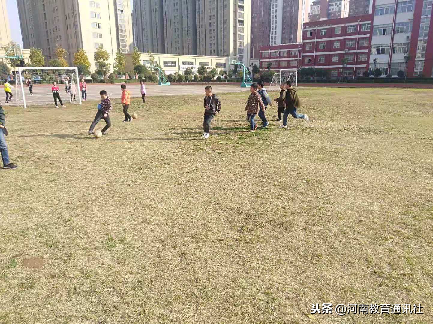 灏忓澶氬僵绀惧洟缂ょ悍鏍″洯,灏忓绀惧洟娲诲姩鐓х墖灞曠ず