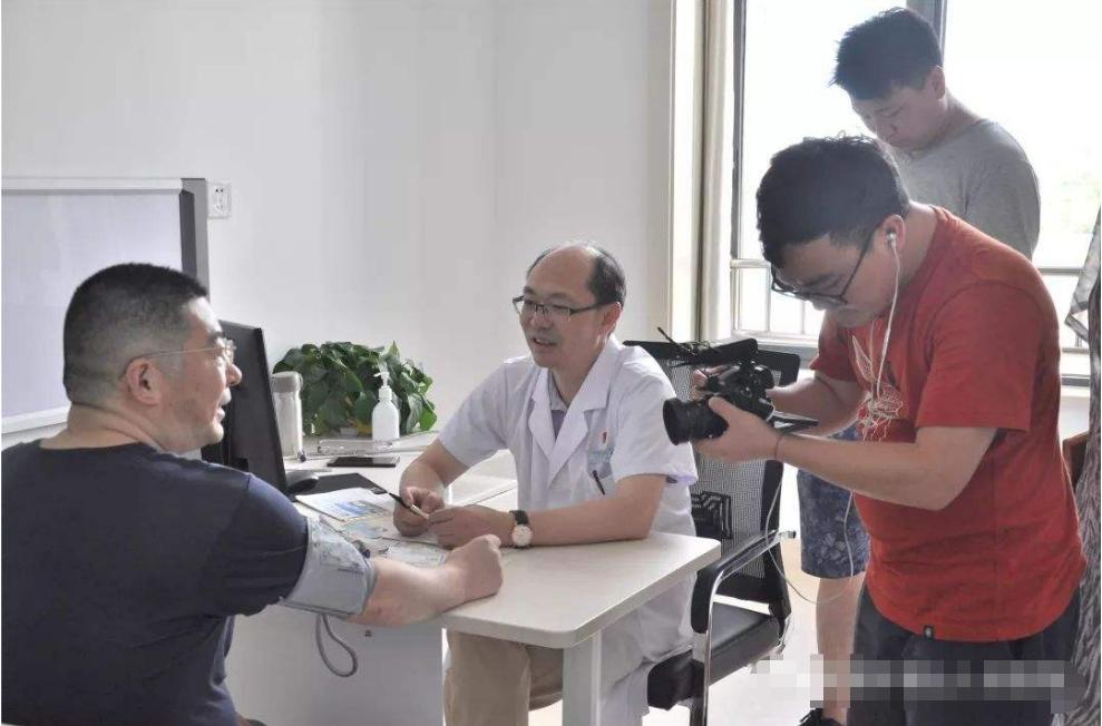 1002人求情书背后，是陆勇14年的坚持，更是祖国的日益壮大