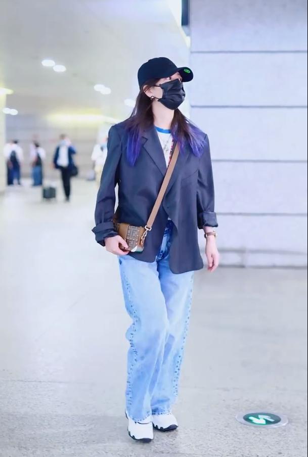 赵薇中长款西装,44岁赵薇的穿搭