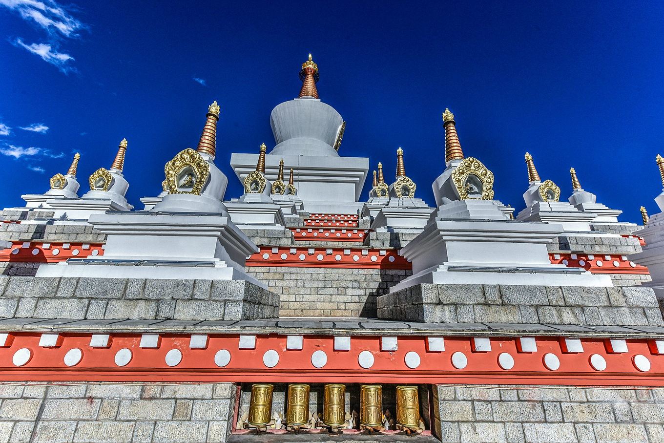 四川甘孜的亚丁稻城,四川稻城亚丁蓝色星球上的净土