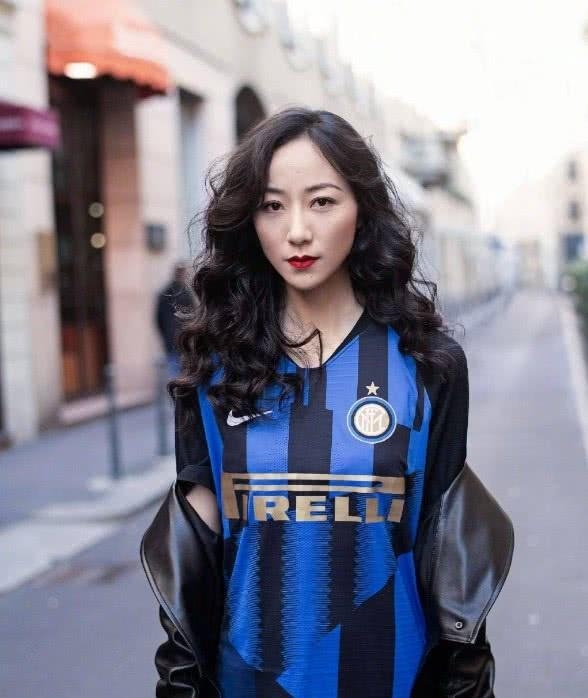 韩雪黑衣长腿综艺,韩雪红衣长腿