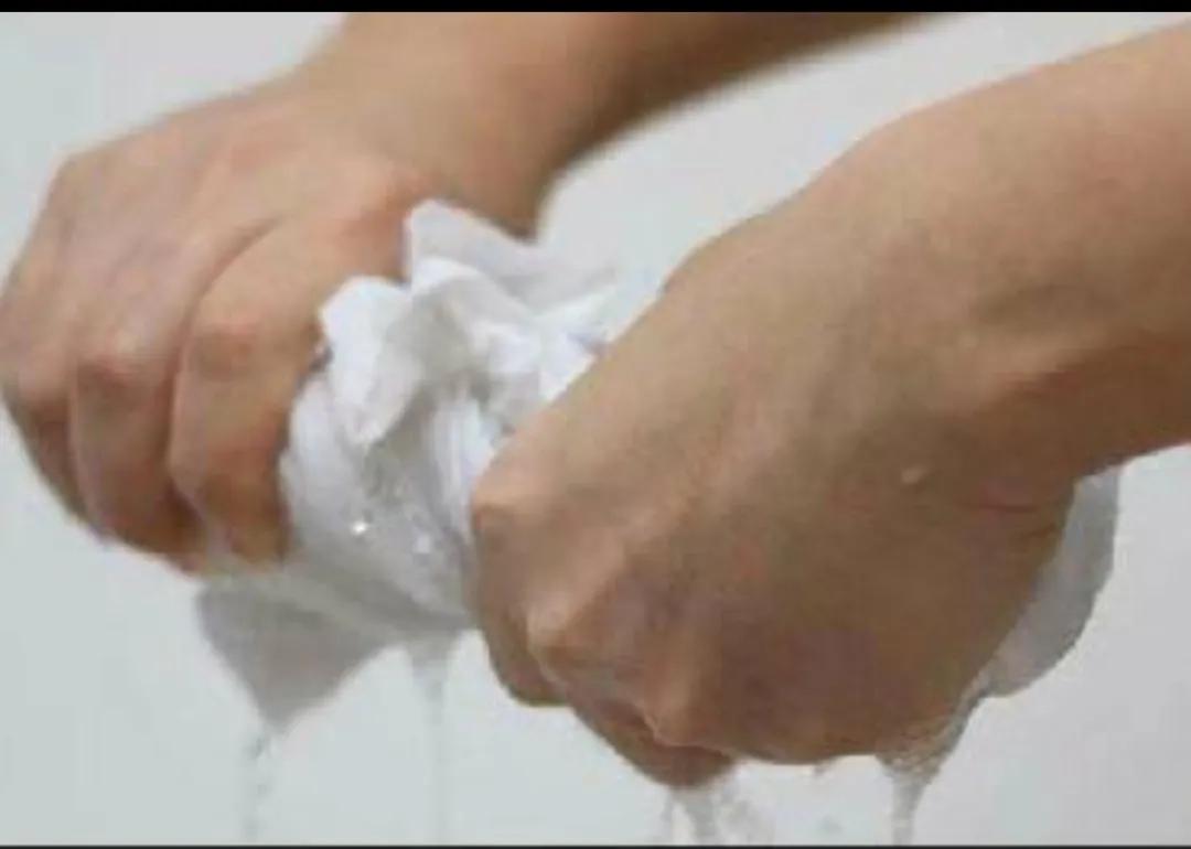 衣服上的湿气太重怎么办,如何才能让衣服有湿气排出